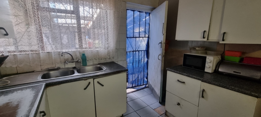 4 Bedroom Property for Sale in Silvertown Western Cape